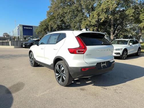 2026 Volvo XC40 B5 Ultra