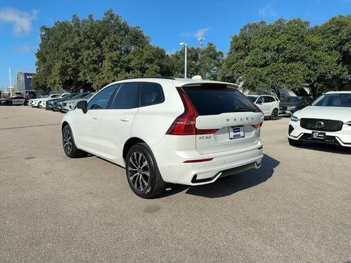 2025 Volvo XC60 B5 Plus