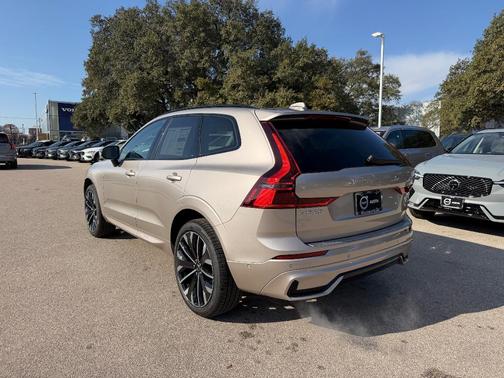 2026 Volvo XC60 B5 Ultra