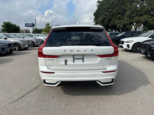 2025 Volvo XC60 B5 Plus