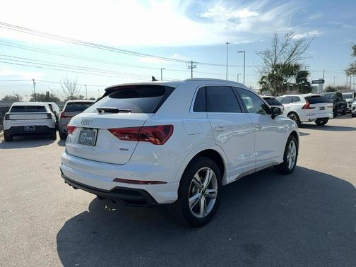 2024 Audi Q3 45 S line Premium