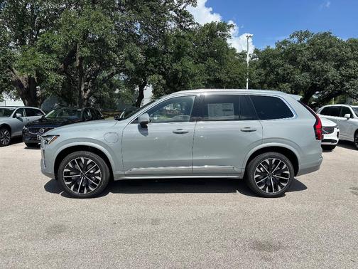 2026 Volvo XC90 T8 PLUS 7-SEATER