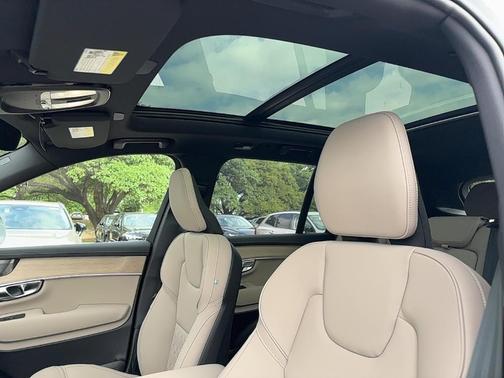 2025 Volvo XC90 Plug-In Hybrid T8 Plus 7-Seater