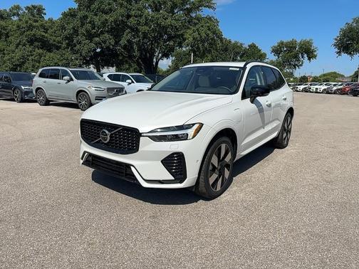 2025 Volvo XC60 Plug-In Hybrid T8 Plus