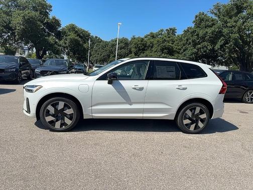 2025 Volvo XC60 Plug-In Hybrid T8 Plus