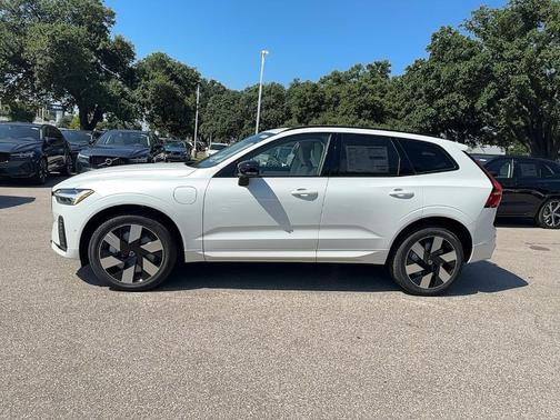 2025 Volvo XC60 Plug-In Hybrid T8 Plus