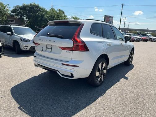 2025 Volvo XC60 Plug-In Hybrid T8 Plus