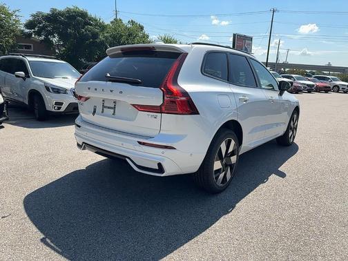 2025 Volvo XC60 Plug-In Hybrid T8 Plus
