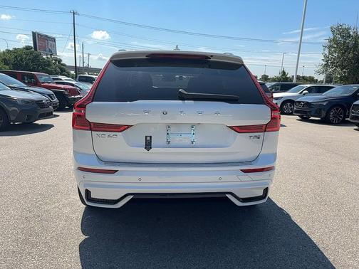 2025 Volvo XC60 Plug-In Hybrid T8 Plus