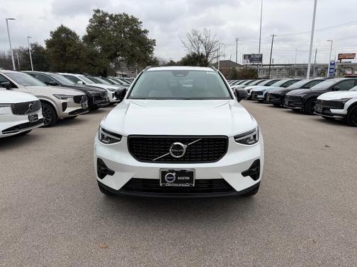 2026 Volvo XC40 B4 Plus