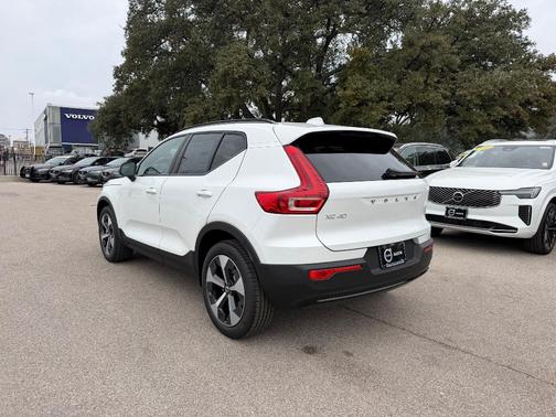 2026 Volvo XC40 B4 Plus
