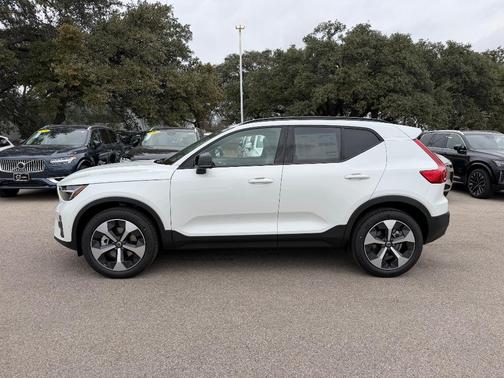 2026 Volvo XC40 B4 Plus