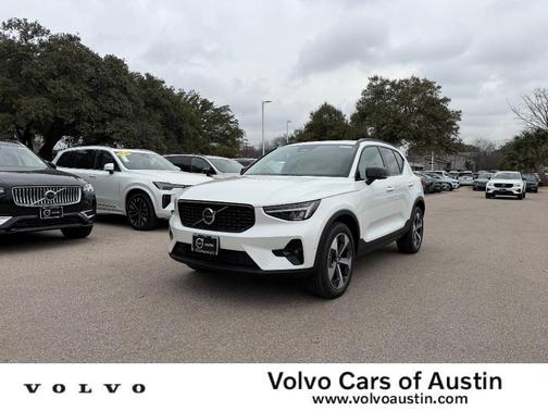 2026 Volvo XC40 B4 Plus