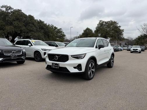 2026 Volvo XC40 B4 Plus