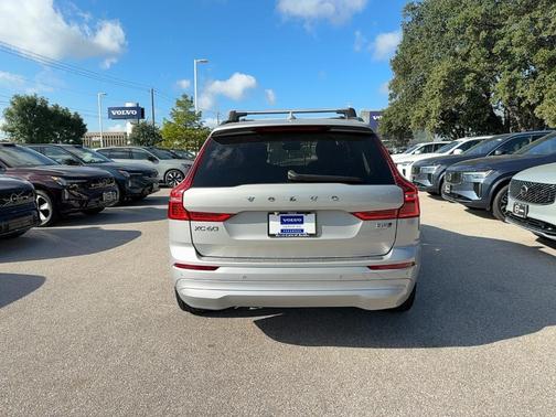 2022 Volvo XC60 B5 Momentum