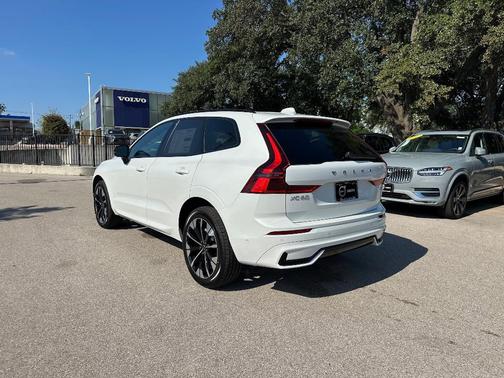 2026 Volvo XC60 B5 Plus
