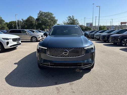 2026 Volvo XC90 B5 Plus