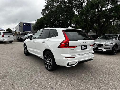 2025 Volvo XC60 B5 Plus