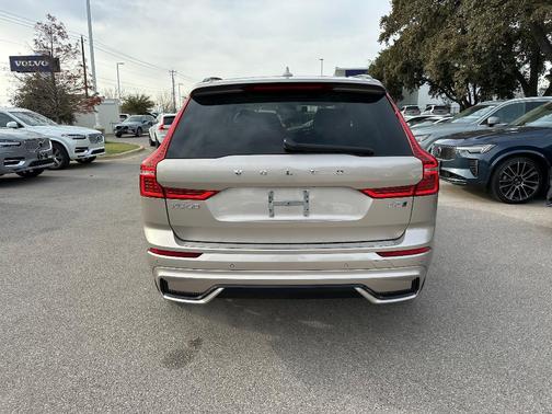 2025 Volvo XC60 B5 Plus