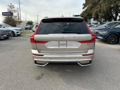 2025 Volvo XC60 B5 Plus