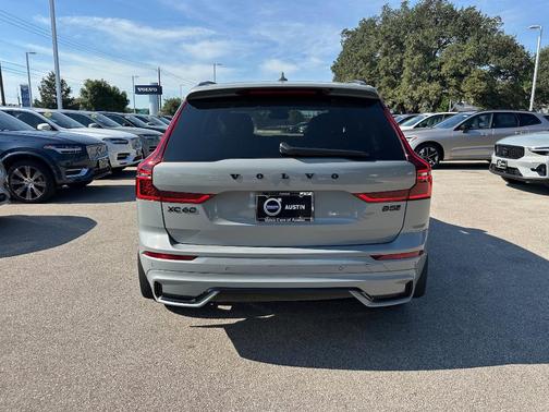 2026 Volvo XC60 B5 Ultra Black Edition