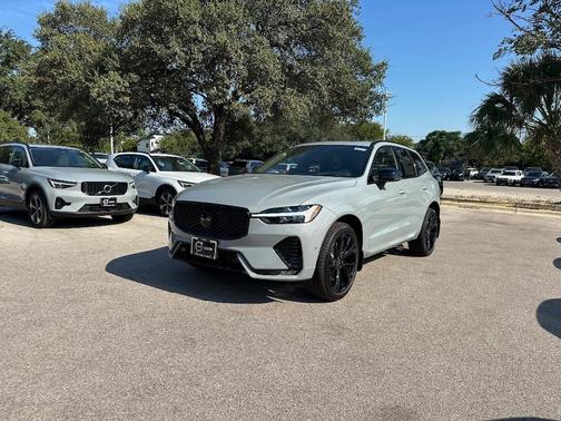 2026 Volvo XC60 B5 Ultra Black Edition