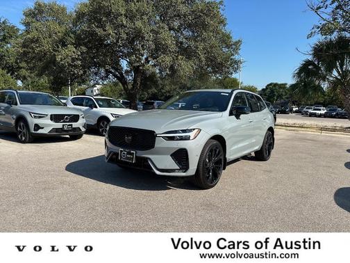 2026 Volvo XC60 B5 Ultra Black Edition