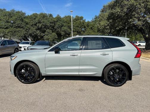 2026 Volvo XC60 B5 Ultra Black Edition
