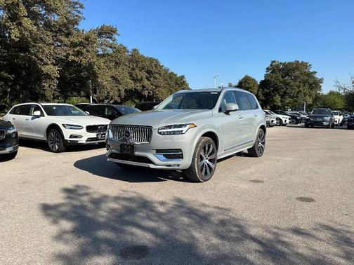 2025 Volvo XC90 B6 Plus 7-Seater
