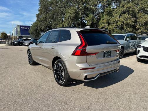 2026 Volvo XC60 B5 Plus