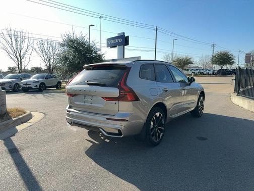2026 Volvo XC60 B5 Plus
