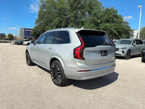 2025 Volvo XC90 B5 Plus 7-Seater
