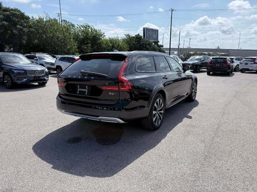 Onyx Black 2025 Volvo V90 Cross Country B6 Plus