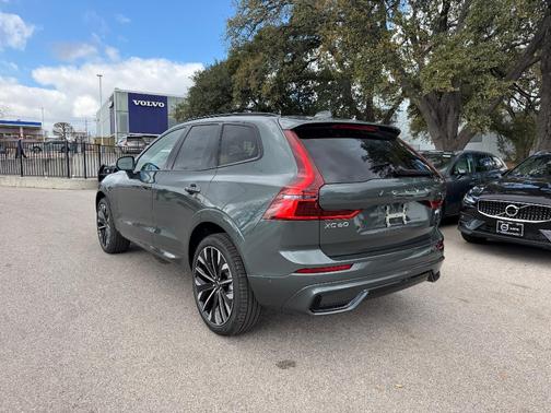 2026 Volvo XC60 B5 Ultra