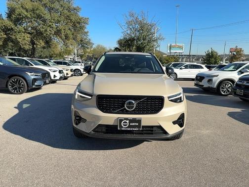 2026 Volvo XC40 B4 Plus