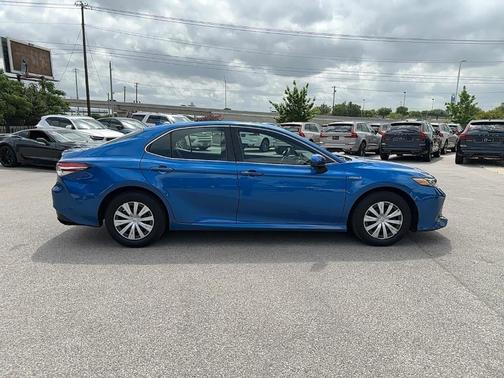 2020 Toyota Camry Hybrid LE