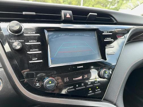 2020 Toyota Camry Hybrid LE