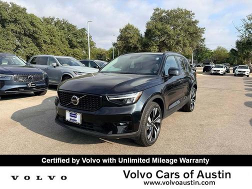 2025 Volvo XC40 B5 Plus Dark Theme