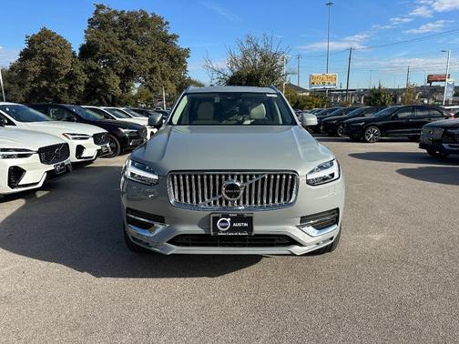 2025 Volvo XC90 B6 Plus 7-Seater