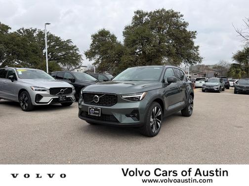 2026 Volvo XC40 B4 Plus