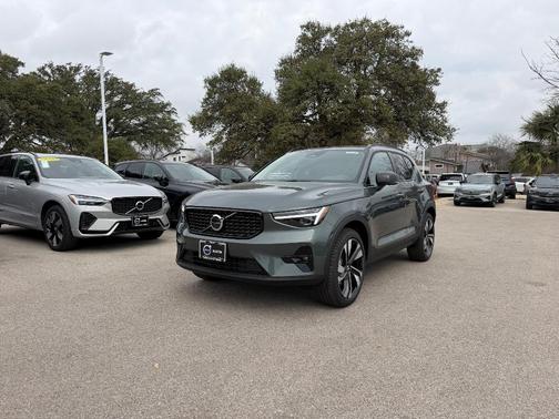 2026 Volvo XC40 B4 Plus