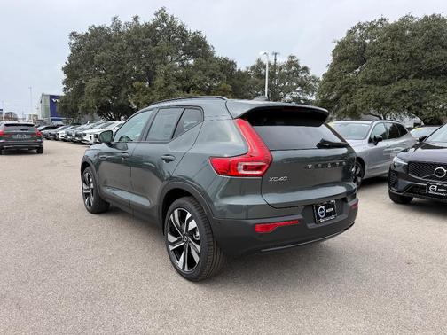 2026 Volvo XC40 B4 Plus