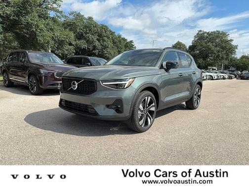 2026 Volvo XC40 B4 Plus