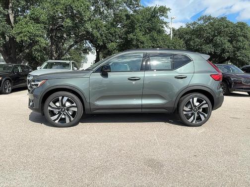 2026 Volvo XC40 B4 Plus