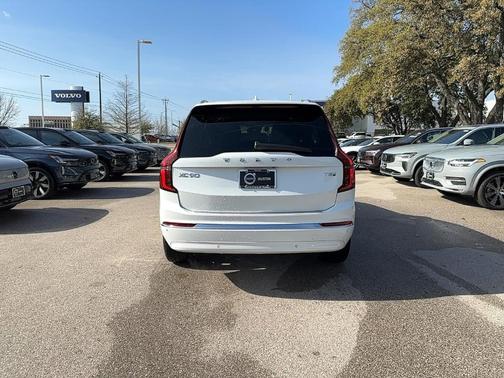 2025 Volvo XC90 Plug-In Hybrid T8 Core 7-Seater