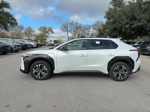 2024 Toyota bZ4X XLE