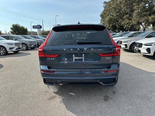 2025 Volvo XC60 B5 Plus