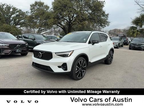 2024 Volvo XC40 B5 Ultimate Dark Theme
