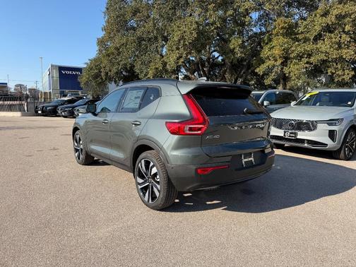 2026 Volvo XC40 B5 Ultra