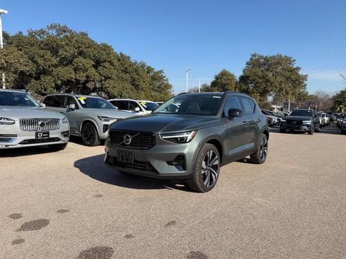 2026 Volvo XC40 B5 Ultra